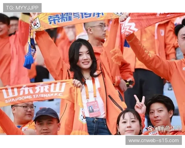 现场观众助威声此起彼伏,薛紫阳金牌战策略制胜 现场观众助威声此起彼伏,薛紫阳金牌战策略制胜